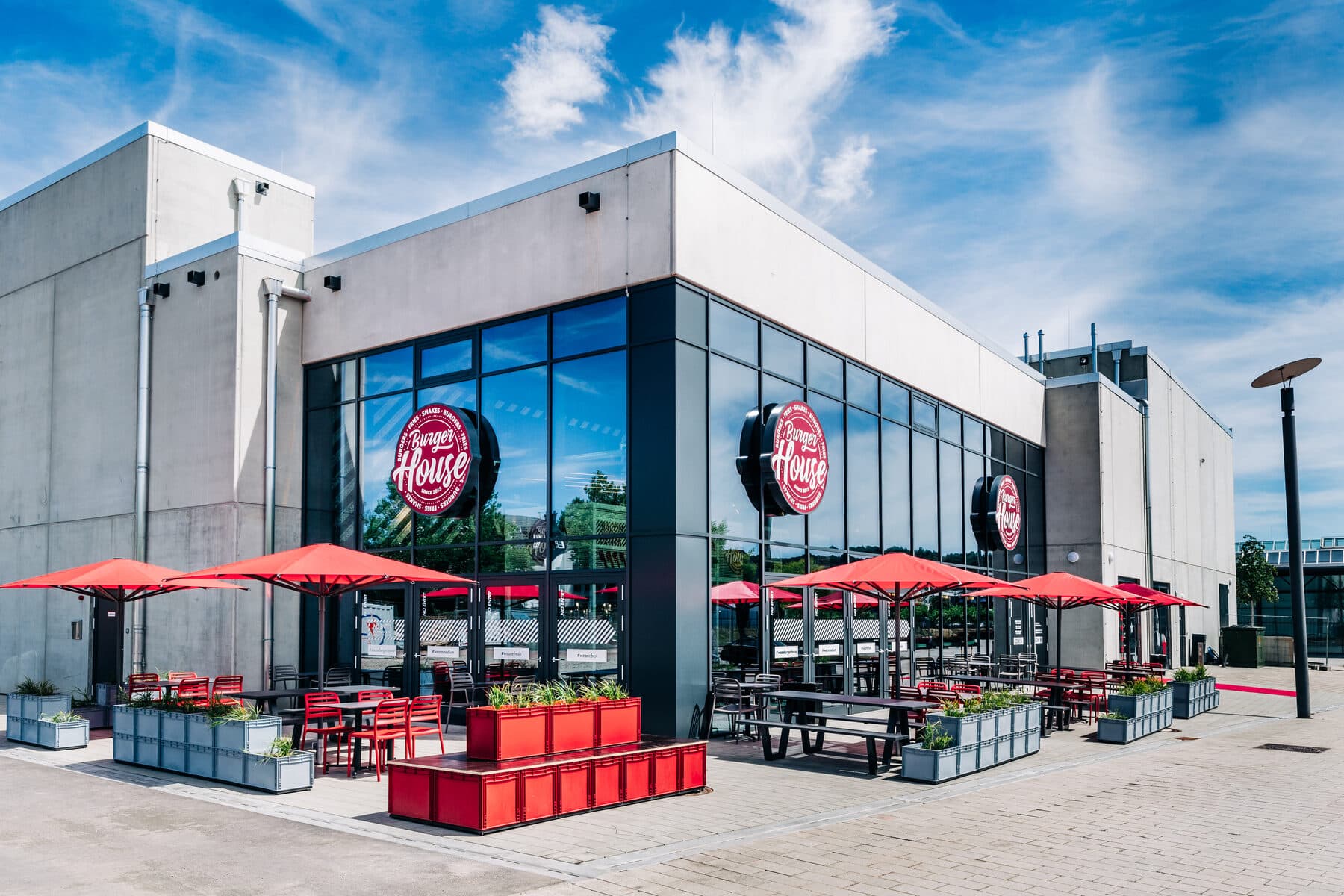 Burger House Wittlich, Außenansicht mit Terrasse am Brautweg 3